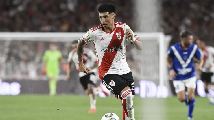 Agustín Ruberto con la camiseta de River.
