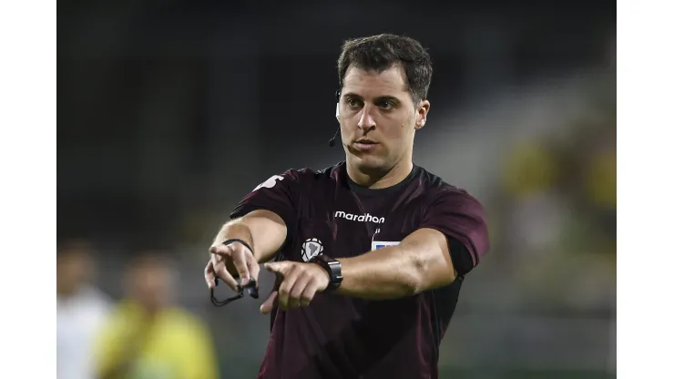Gustavo Tejera, árbitro de Boca vs. Trinidense. (Foto: Getty Images)