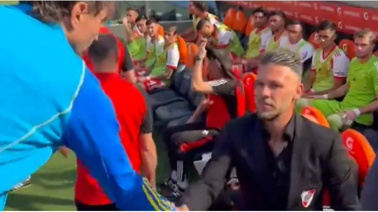 El frío saludo entre Martín Demichelis y Diego Martínez en la previa del River vs. Boca