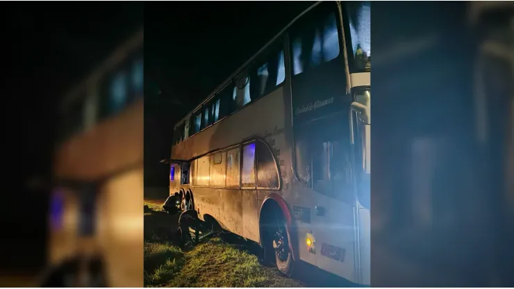 Así quedó el micro con hinchas de River
