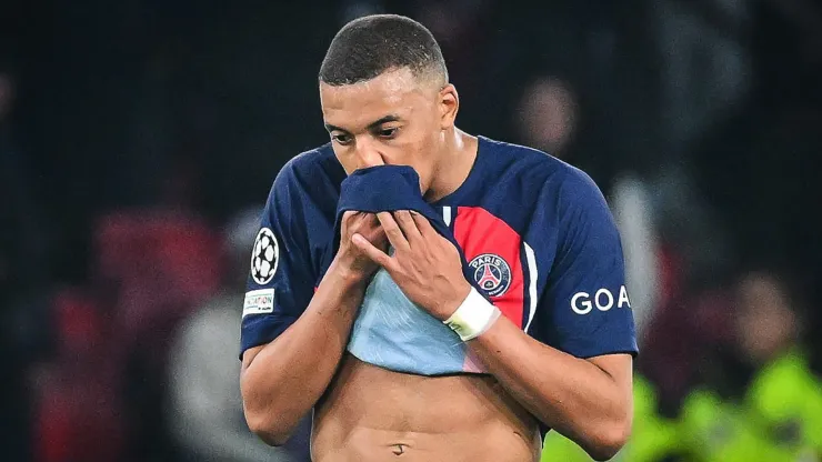 "Que se vaya al Real Madrid": la reacción de los hinchas del PSG con Kylian Mbappé tras la eliminación de la Champions League
