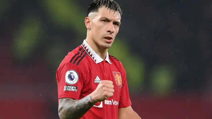 Lisandro Martínez con la camiseta de Manchester United.
