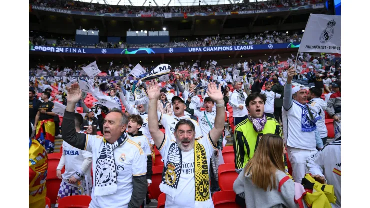 Los aficionados del Real Madrid esperan la gran final.