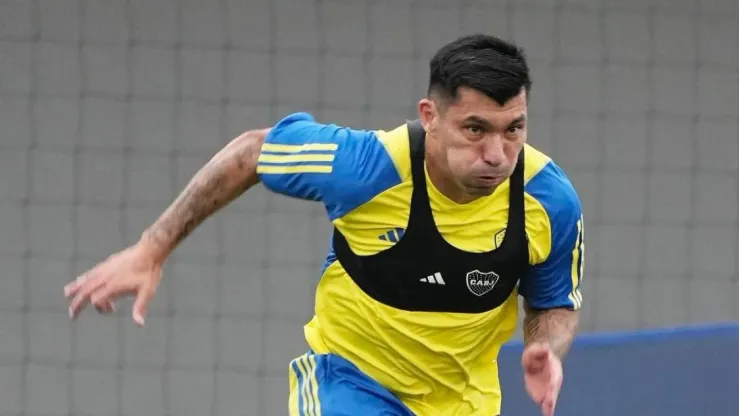 Medel podría ser titular en Boca.
