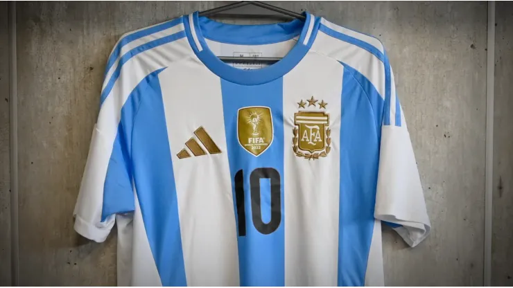 La camiseta titular de la Selección Argentina.
