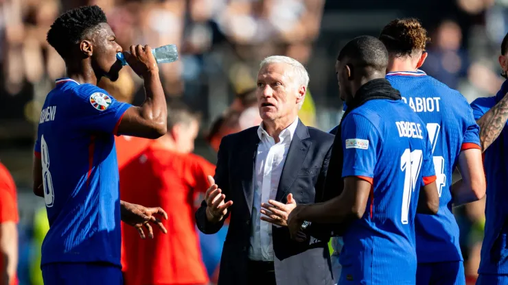 Didier Deschamps, bajo la lupa de los jugadores de Francia
