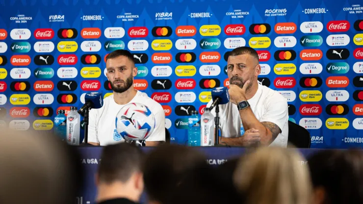 Pezzella y Samuel hablaron en conferencia de prensa.
