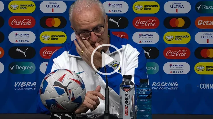 Dorival Jr., entrenador de Brasil, llora en Conferencia de Prensa
