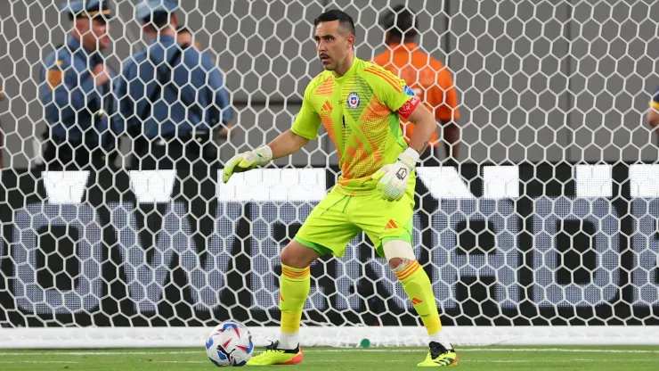 Claudio Bravo será baja en Chile vs. Canadá.
