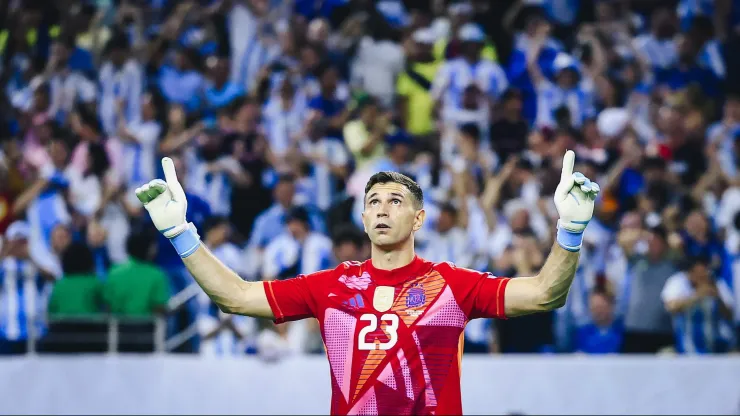 Dibu Martínez fue la figura de Argentina ante Ecuador.
