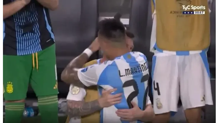 El abrazo de los campeones
