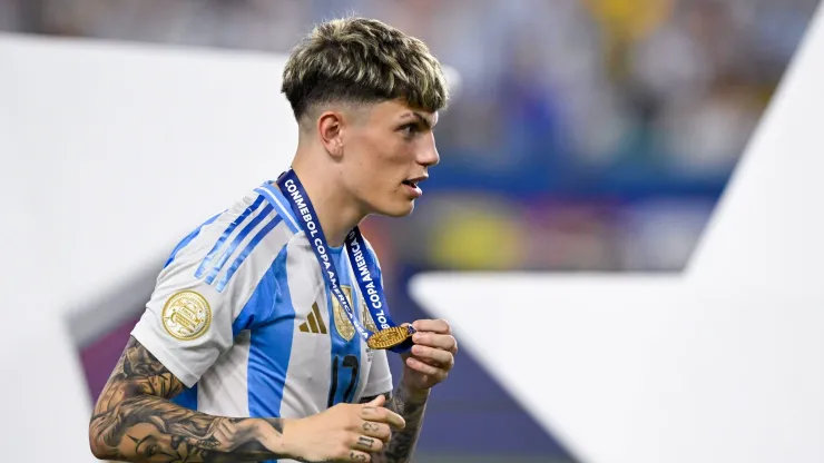 No es Messi: Garnacho señaló a un compañero de la Selección Argentina como el "mejor del mundo"