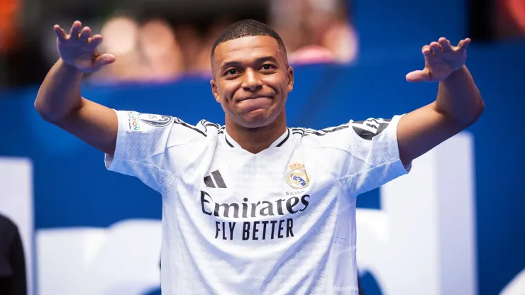 El gesto de Cristiano Ronaldo que hizo Kylian Mbappé en su presentación
