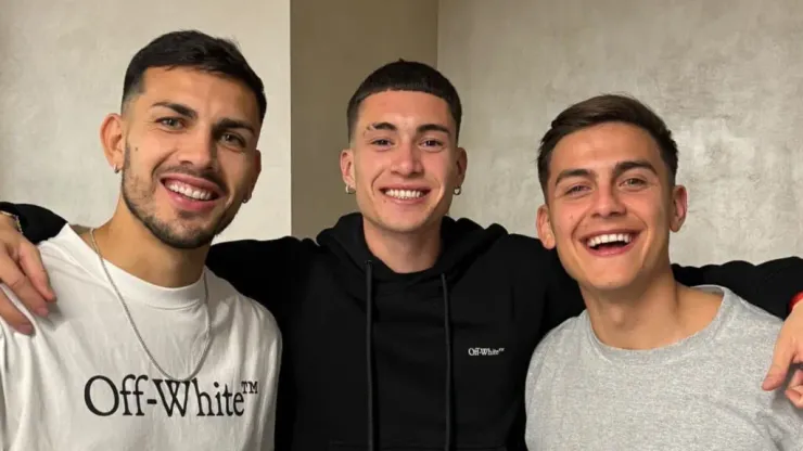 Leandro Paredes, Matías Soulé y Paulo Dybala son compañeros.
