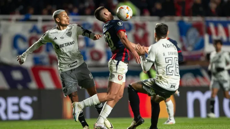 San Lorenzo no pudo conservar la ventaja ante Atlético Mineiro.
