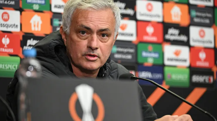 José Mourinho y su Fenerbahce se quedaron sin Champions League pero van por la Europa League
