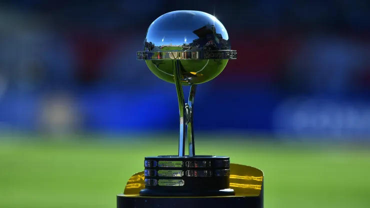 La Copa Sudamericana es el segundo trofeo en importancia en la Conmebol.
