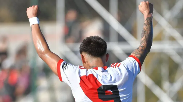 Ruberto festejando uno de sus goles.
