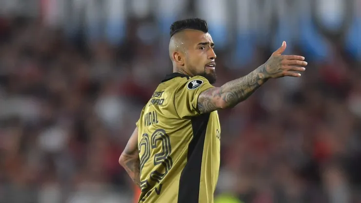 Arturo Vidal con la camiseta de Colo Colo.
