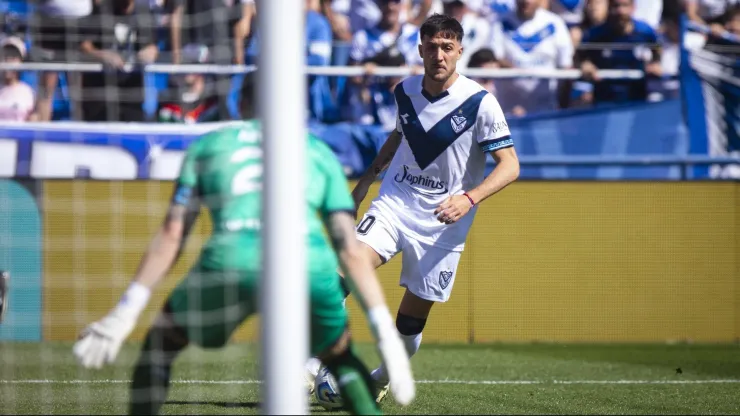 Con un agónico gol, Vélez le ganó una final anticipada a Racing y es más líder que nunca en la Liga Profesional