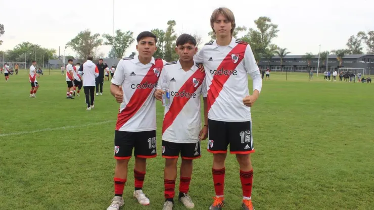 Valentino López con la camiseta de River.
