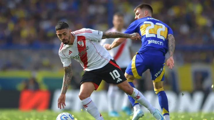 Kevin Zenón y Manuel Lanzini en el Superclásico
