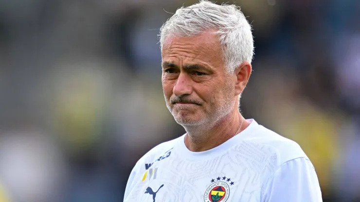 Mientras busca a Cristian Medina, denuncian a Mourinho por generar 'infelicidad y desesperanza' en Fenerbahce