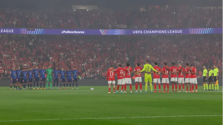 Minuto de silencio en la UEFA Champions League.
