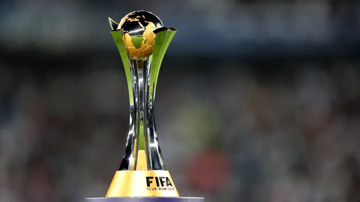 El trofeo del Mundial de Clubes.
