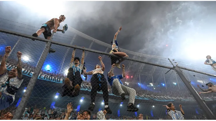 Racing, como en 2001: por la final de la Copa Sudamericana, llenará dos canchas en un mismo día