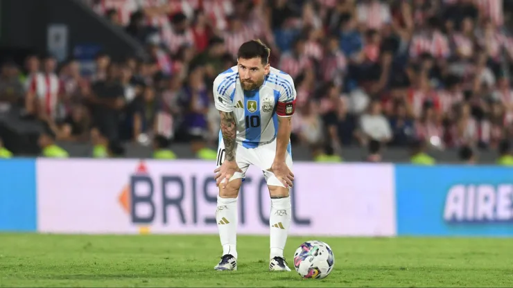 La agresión que sufrió Messi en pleno partido entre Paraguay y Argentina