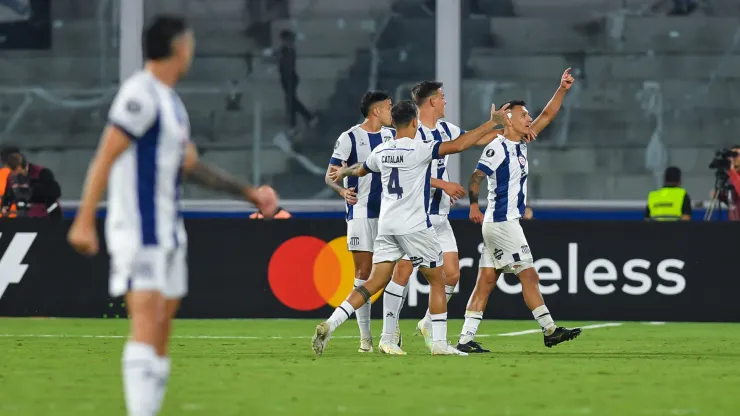 Talleres sigue prendido en la pelea.
