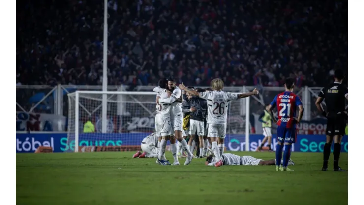 Platense celebra el pase a la final en el Nuevo Gasómetro