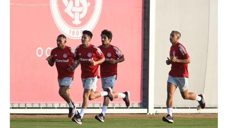 Rodrigo Caetano fala sobre chance de saída de Natanael do Internacional