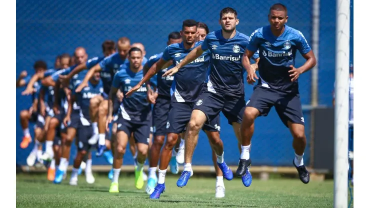 Grêmio define 2 nomes do elenco para negociar em meio à pandemia