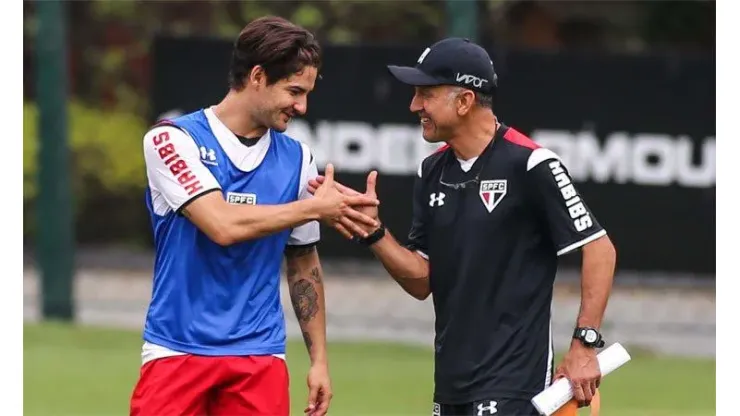 Osorio endereça possível retorno ao Brasil e se rende ao futebol de Pato