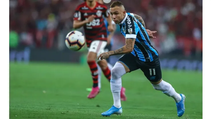 Rumores sobre proposta do PSG por Everton pegam Grêmio e Napoli de surpresa