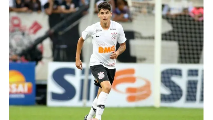 Araos deve iniciar jogo do Corinthians contra o Atlético-MG