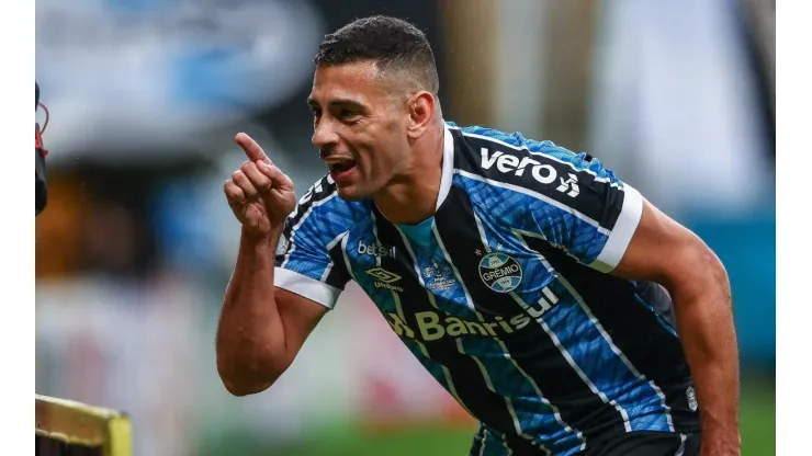 Diretoria do Grêmio encaminha renovação com Diego Souza