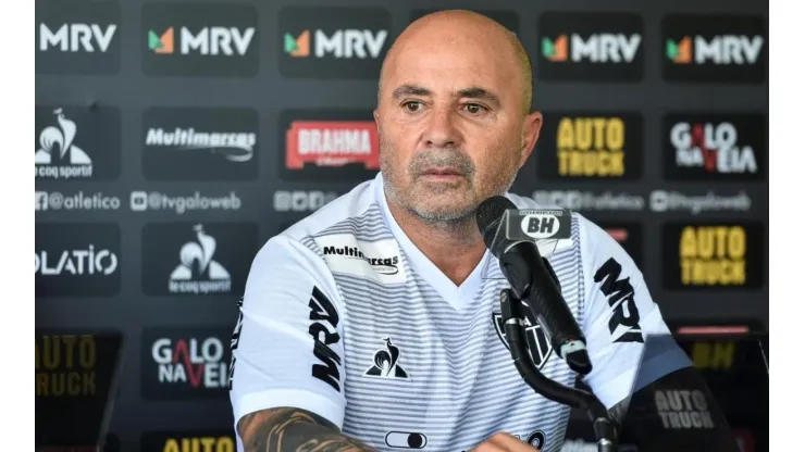 Covid atrapalha Atlético e Sampaoli mexe no time na reta final do Brasileiro