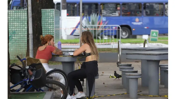 Feriado no litoral de São Paulo teve bloqueios e festas clandestinas
