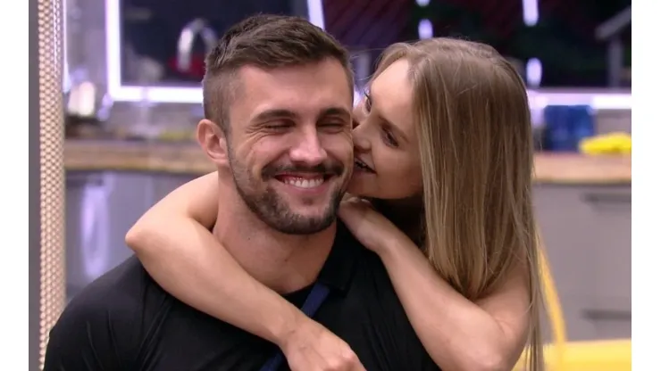 BBB 21: Arthur e Carla Diaz estão trocando mensagens após romance no Big Brother Brasil
