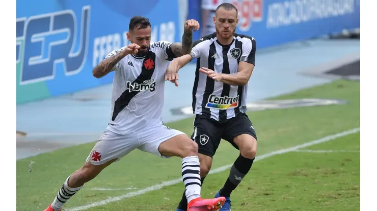 Vasco e Botafogo voltam a se enfrentar neste sábado (Foto: Thiago Ribeiro/AGIF)
