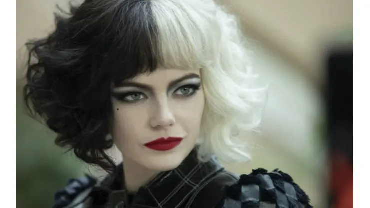 Emma Stone interpreta "Cruella" no filme da Disney
