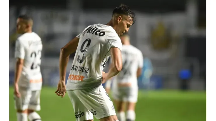 Kaio Jorge marcou o terceiro gol do Peixe diante do Ceará
