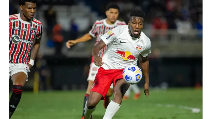 São Paulo tropeça contra o RB Bragantino e perde fora de casa pelo Brasileirão. (Foto: Diogo Reis/AGIF)
