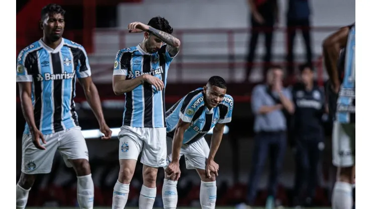 Grêmio perde para o Atlético-GO e se afunda na penúltima colocação do Campeonato Brasileiro. (Foto: Heber Gomes/AGIF)
