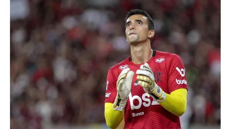 Foto: Bruno Baketa/AGIF - Goleiro César não deve ficar no Flamengo e abre caminho para o Cruzeiro de Luxemburgo
