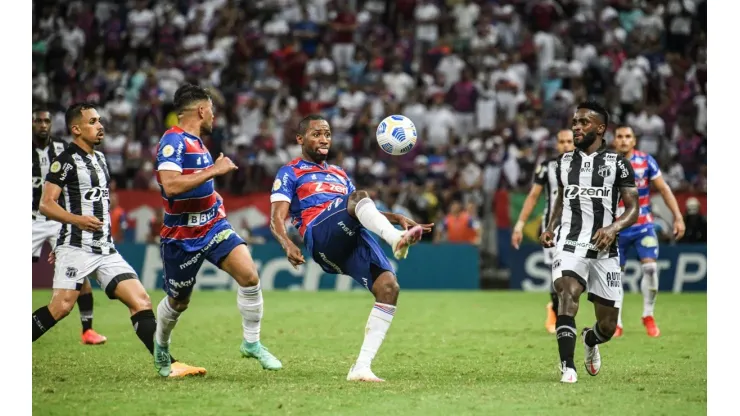 Foto: Kely Pereira/AGIF - Fortaleza foi goleado por 4 a 0 para o Ceará
