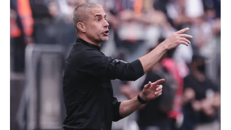 Ettore Chiereguini/AGIF - Sylvinho, técnico do Corinthians
